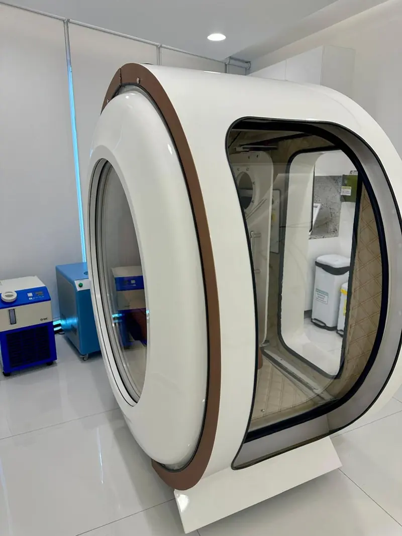 Premium hyperbaric chamber in a clinical setting